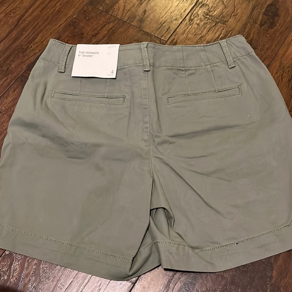 NWT Loft Monroe Short Size 4